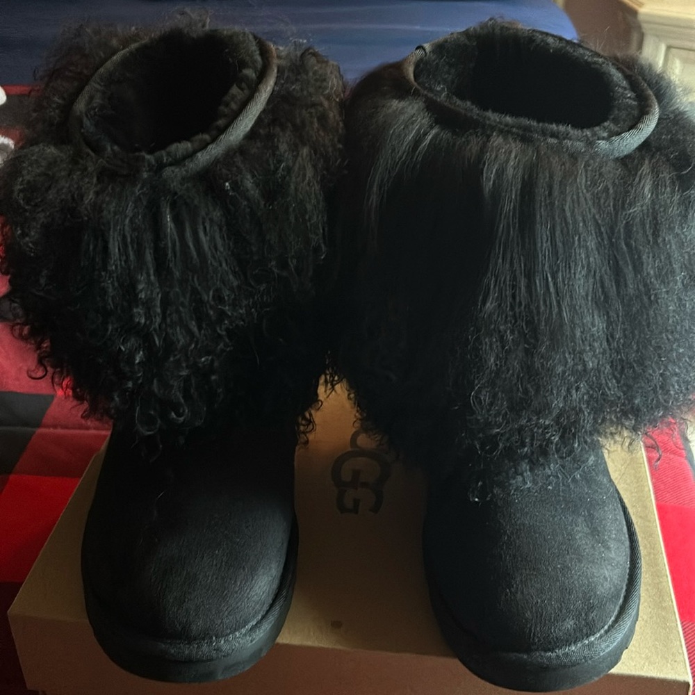 BLK UGG BOOTS